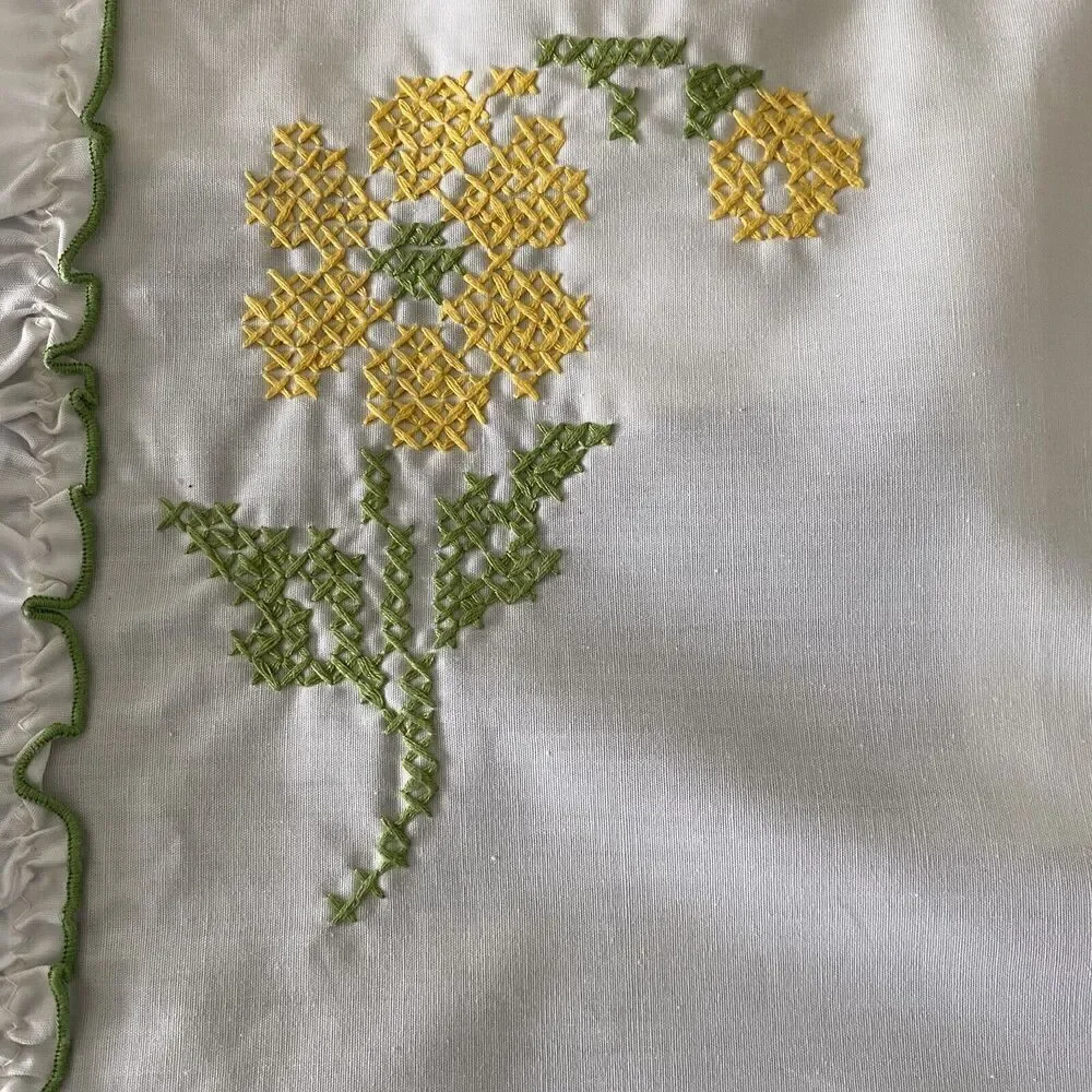 4 Vintage Placemats Cross Stitch Hand Embroidered Flowers 18 x 12.25